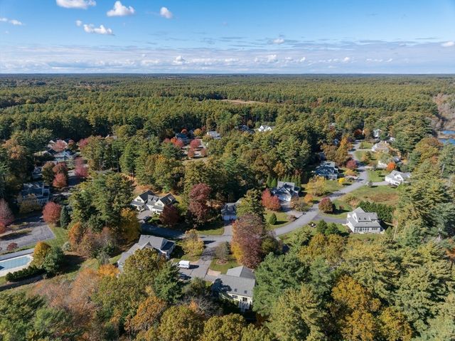 57 Hathaway Pond Cir 57, Rochester, MA 02770