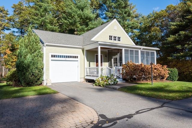 57 Hathaway Pond Cir 57, Rochester, MA 02770