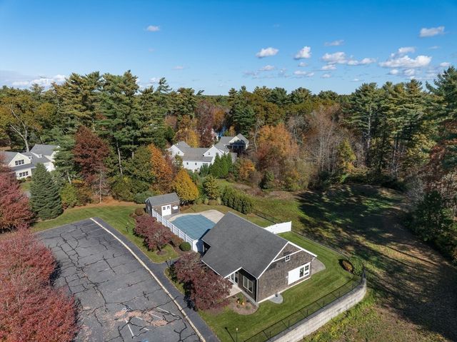 57 Hathaway Pond Cir 57, Rochester, MA 02770