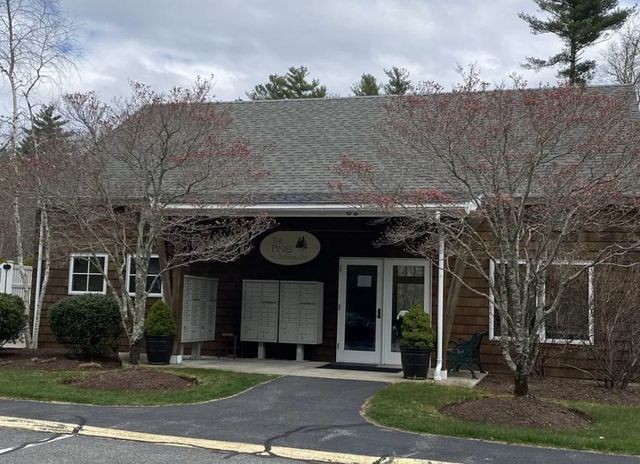 57 Hathaway Pond Cir 57, Rochester, MA 02770