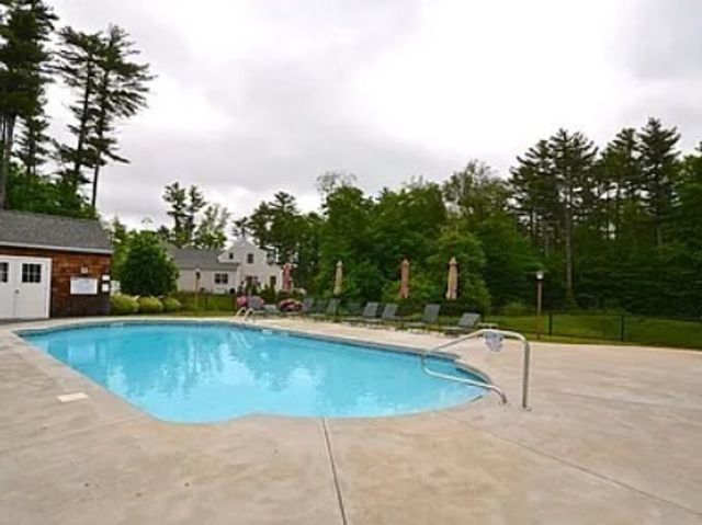 57 Hathaway Pond Cir 57, Rochester, MA 02770