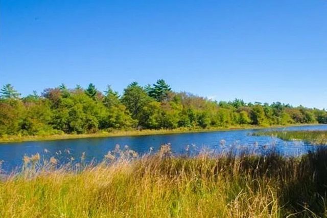 57 Hathaway Pond Cir 57, Rochester, MA 02770