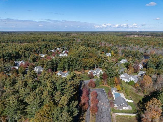 57 Hathaway Pond Cir 57, Rochester, MA 02770