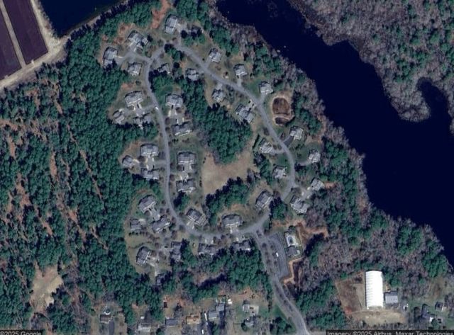 57 Hathaway Pond Cir 57, Rochester, MA 02770