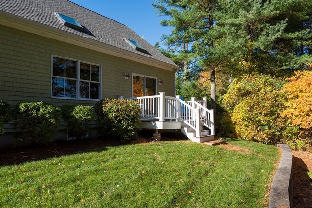 57 Hathaway Pond Cir 57, Rochester, MA 02770