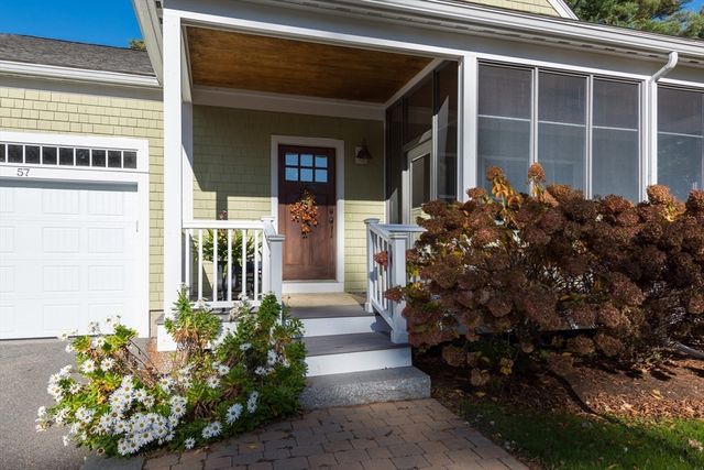 57 Hathaway Pond Cir 57, Rochester, MA 02770