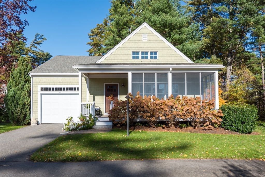 57 Hathaway Pond Cir 57, Rochester, MA 02770