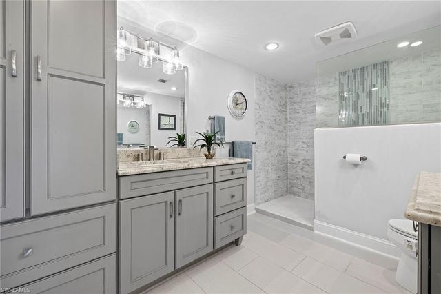 6075 Pelican Bay BLVD 1403, Naples, FL 34108