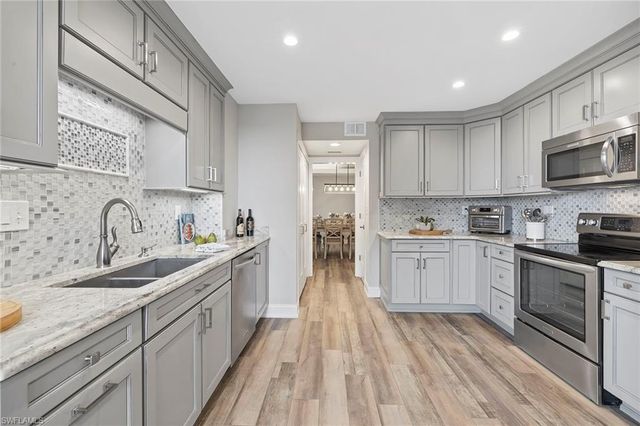 6075 Pelican Bay BLVD 1403, Naples, FL 34108