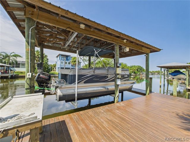 11730 W Sunnybrook Court, Crystal River, FL 34429