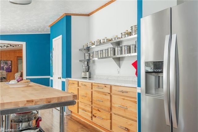 1007 High Rock Shores Drive, Lexington, NC 27292