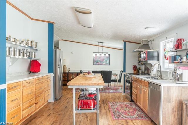 1007 High Rock Shores Drive, Lexington, NC 27292