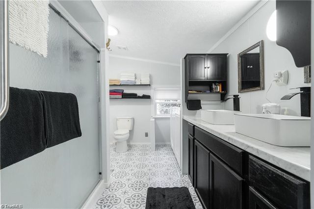 1007 High Rock Shores Drive, Lexington, NC 27292