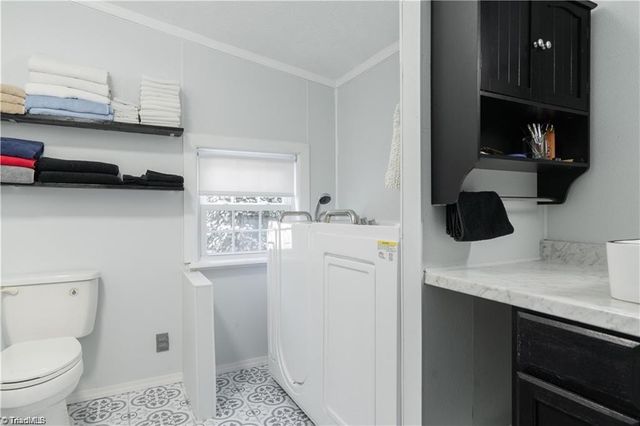 1007 High Rock Shores Drive, Lexington, NC 27292