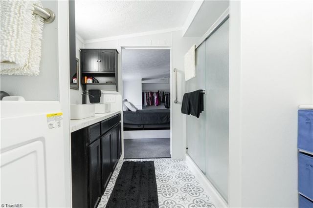 1007 High Rock Shores Drive, Lexington, NC 27292