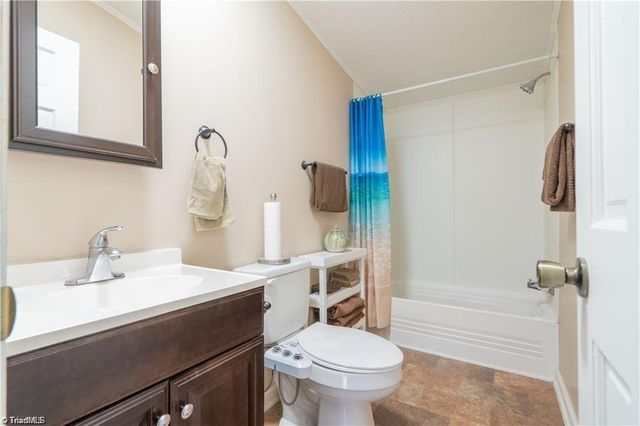 1007 High Rock Shores Drive, Lexington, NC 27292