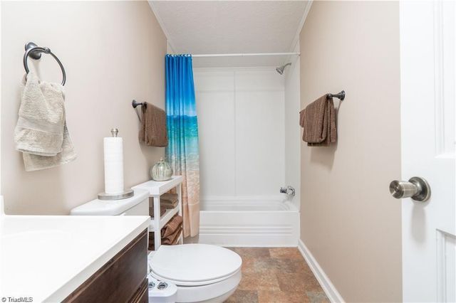 1007 High Rock Shores Drive, Lexington, NC 27292