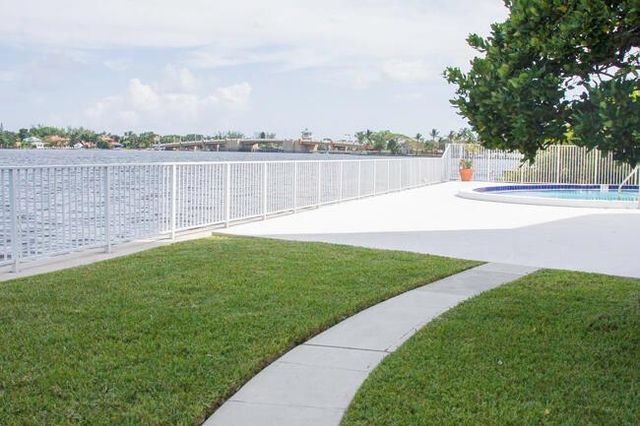 301 Croton Avenue 405, Lantana, FL 33462