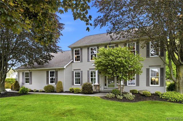 72 Burbank Drive, Orchard Park, NY 14127