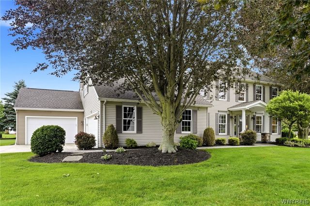 72 Burbank Drive, Orchard Park, NY 14127