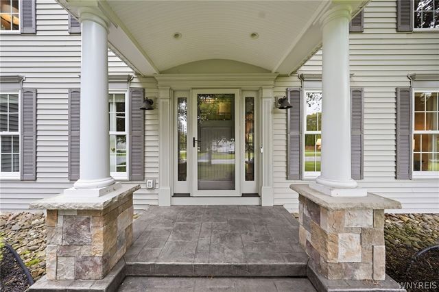 72 Burbank Drive, Orchard Park, NY 14127
