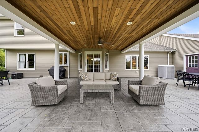 72 Burbank Drive, Orchard Park, NY 14127