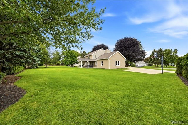 72 Burbank Drive, Orchard Park, NY 14127