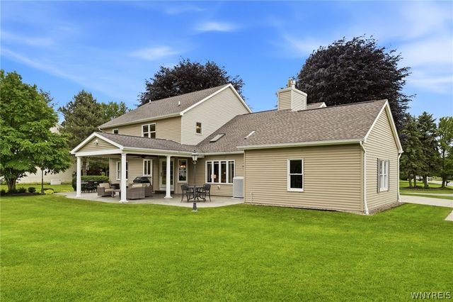 72 Burbank Drive, Orchard Park, NY 14127
