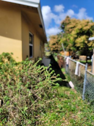 2241 Freedom Street, Hollywood, FL 33020