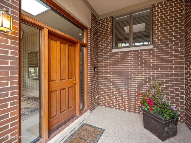 1218 Hawthorne Court, Hinsdale, IL 60521