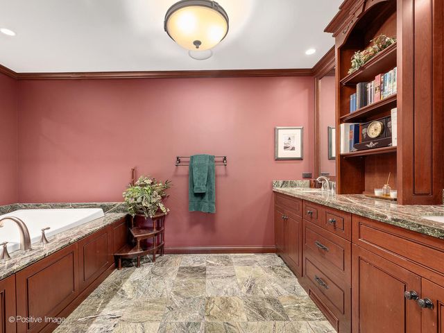 1218 Hawthorne Court, Hinsdale, IL 60521