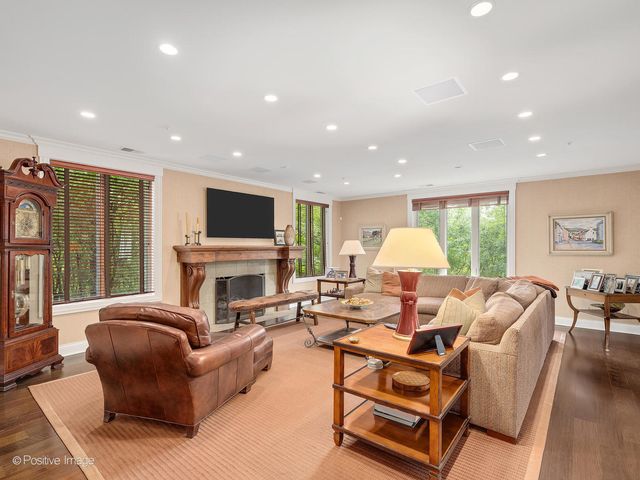 1218 Hawthorne Court, Hinsdale, IL 60521