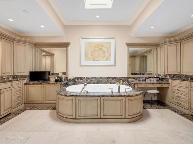 1218 Hawthorne Court, Hinsdale, IL 60521