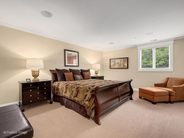 1218 Hawthorne Court, Hinsdale, IL 60521