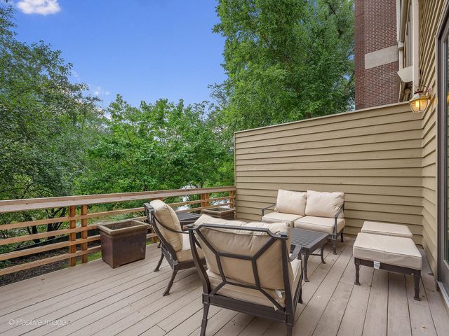 1218 Hawthorne Court, Hinsdale, IL 60521