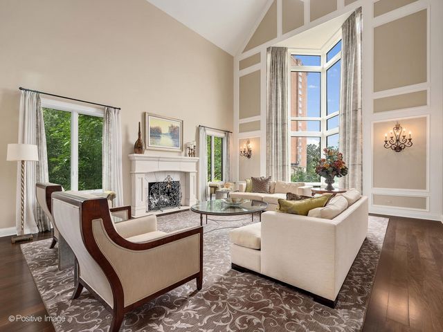 1218 Hawthorne Court, Hinsdale, IL 60521