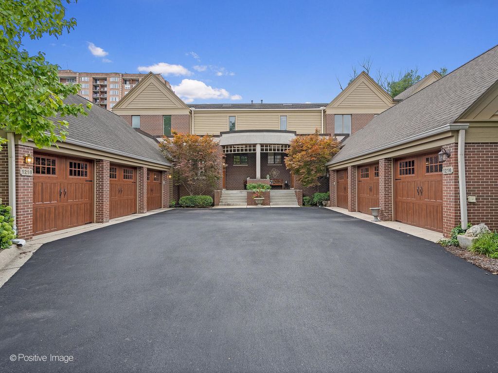 1218 Hawthorne Court, Hinsdale, IL 60521