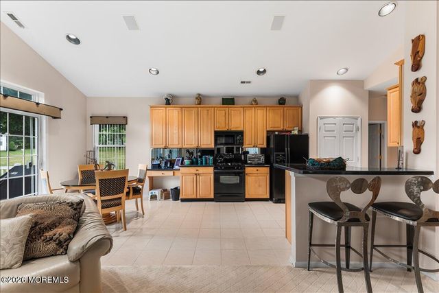 9 Derry Meeting Drive, Manalapan, NJ 07726