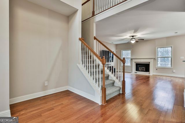 120 Meadow View Glen, Newnan, GA 30265
