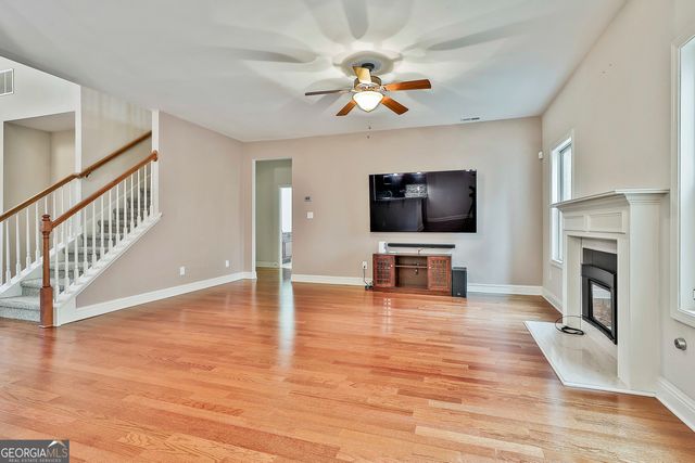 120 Meadow View Glen, Newnan, GA 30265