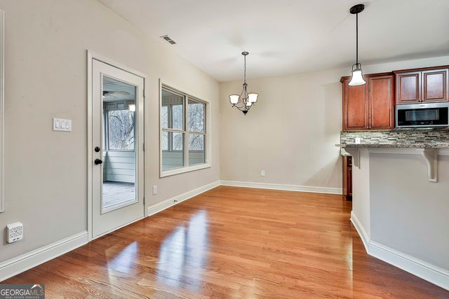 120 Meadow View Glen, Newnan, GA 30265