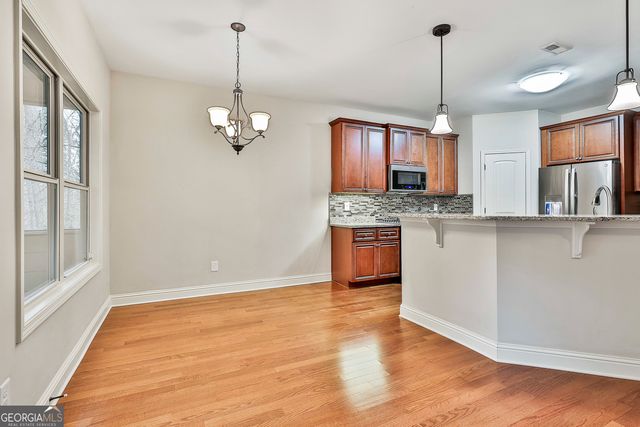 120 Meadow View Glen, Newnan, GA 30265