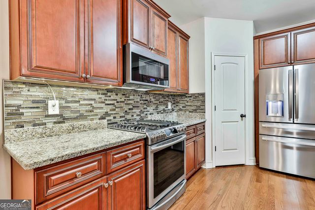 120 Meadow View Glen, Newnan, GA 30265