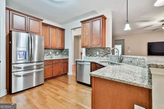 120 Meadow View Glen, Newnan, GA 30265