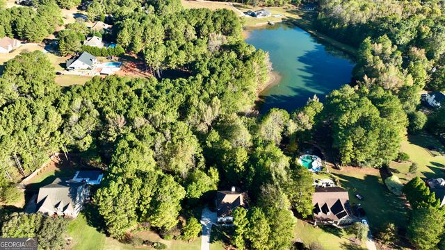 120 Meadow View Glen, Newnan, GA 30265