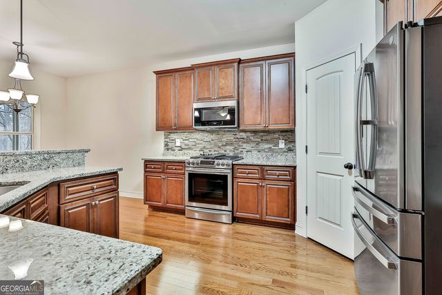 120 Meadow View Glen, Newnan, GA 30265