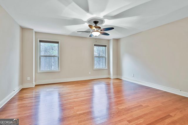 120 Meadow View Glen, Newnan, GA 30265