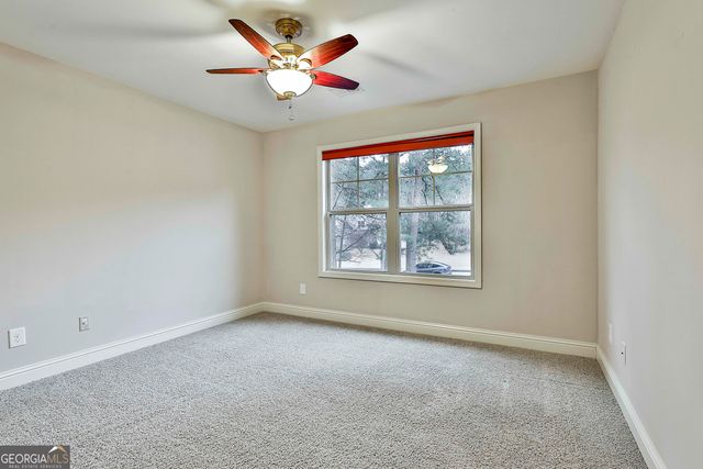 120 Meadow View Glen, Newnan, GA 30265