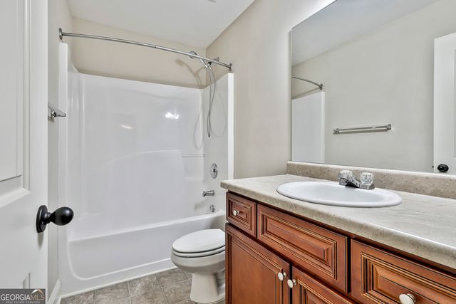 120 Meadow View Glen, Newnan, GA 30265