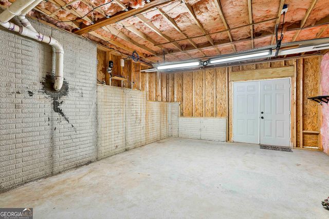 120 Meadow View Glen, Newnan, GA 30265